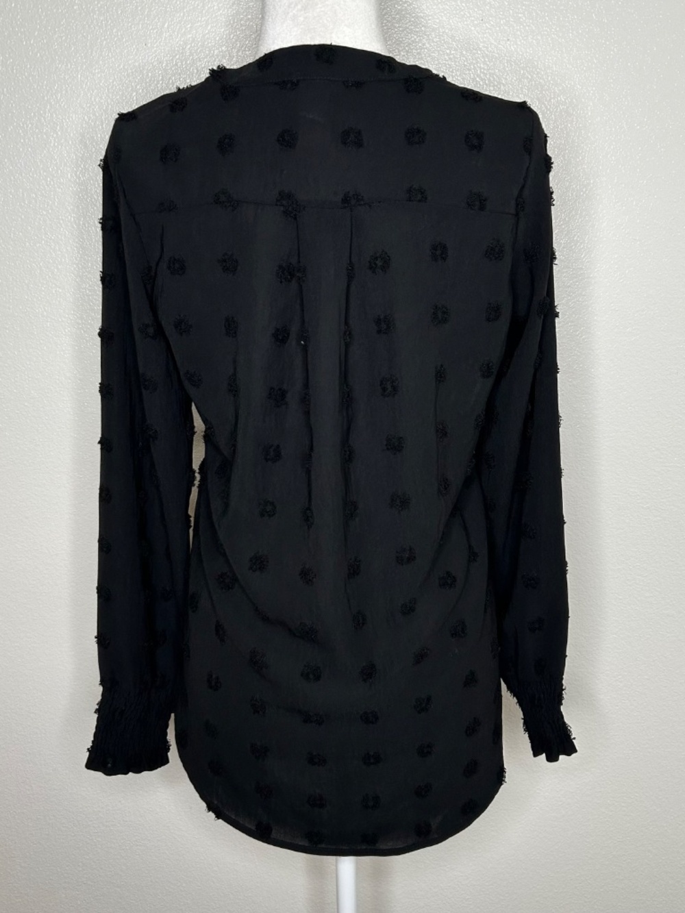 B Womens Black Dotted Texture Long Sleeve Top Blouse Split Neck Size S - Picture 5 of 8
